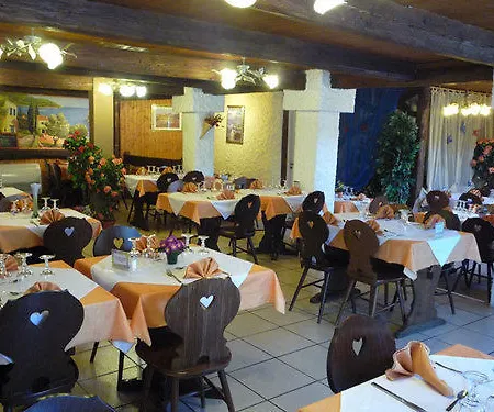호텔 La Vieille Ferme 2*